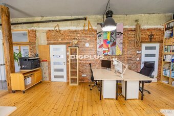 Na prenájom štýlové priestory na námestí pri hoteli Magura P - 5