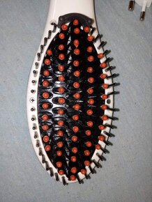 Žehliaca kefa na vlasy - 5