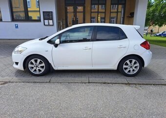 Toyota Auris 1,4 D4-D nafta manuál 66 kw - 5