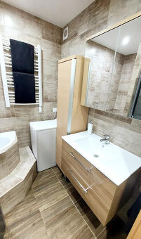 Predám rekonštuaný 3 izbový byt - 5