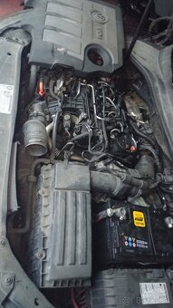 Rozpredám vw.golf 6 combi čierny 1.6tdii 5 manual - 5