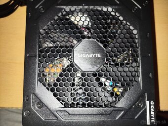 GIGABYTE UD750GM - 750W Gold (Plne modulárny) - 5