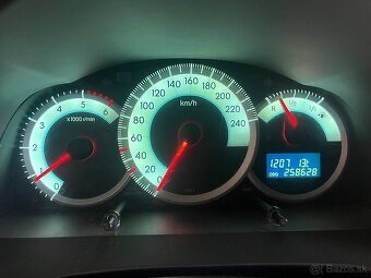 Predám Toyota Corola Verso 2.2D Pekná 258000km Top - 5