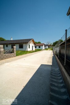 Na predaj priestranný bungalov-novostavba-holodom, Vajkovce - 5
