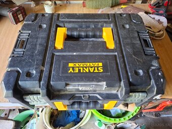 Dewalt rázova utahovačka, skrutkovač, baterky a nabíjačka - 5