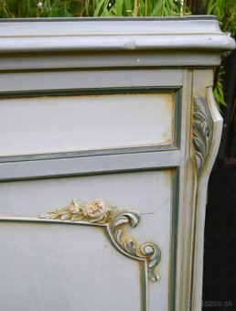 Krásna vyrezávaná posteľ - 5