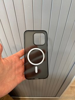 KRYTY na iPhone 15 Pro - 5