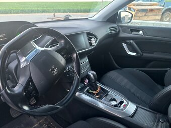 Peugeot 308 - 5