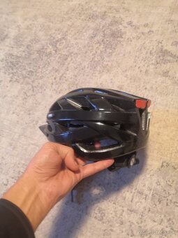 Predám cyklistickú prilbu UVEX i-vo - 5