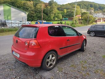Predám Volkswagen Golf 1.4 fsi 55kw - 5