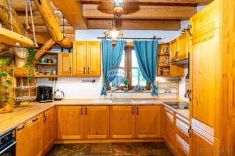 PREDAJ, Rodinný dom, Snina, Ul. Jesenského, pozemok 5784 m2, - 5