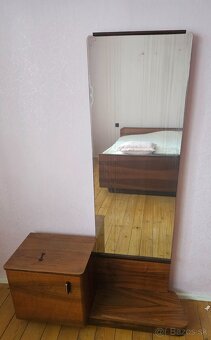 Starý nábytok viacerých druhov - 5