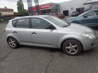 KIA CEED 1,4 EX 2009 - 5