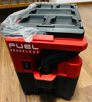 Milwaukee M18 FUEL ™ PACKOUT ™ mokrý / suchý vysávač - 5