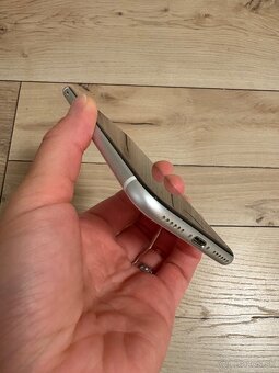 iPhone SE 2020 – 128 GB – biely – výborný stav – 120 € + doh - 5