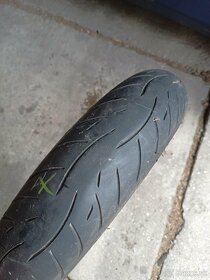 predne moto pneumatiky 120/70 ZR17 a jedna 110/70 ZR17 - 5