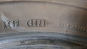 Predám 2ks pekné zimné 235/55r17-99H Dunlop - 5