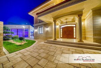 ZAUJÍMAVÁ CENAIMPOZANTNÁ RODINNÁ VILA-KRYTÝ BAZÉN-GARÁ - 5