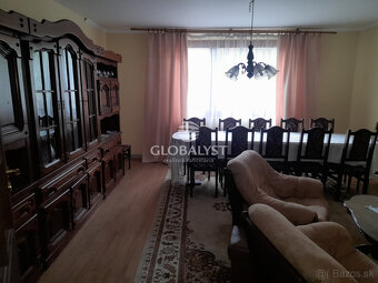 Štýlový rodinný dom s rozľahlým pozemkom v Trebišove - 5