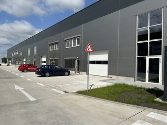 Prenájom výrobno-skladového priestoru 900 m² v časti Bratisl - 5