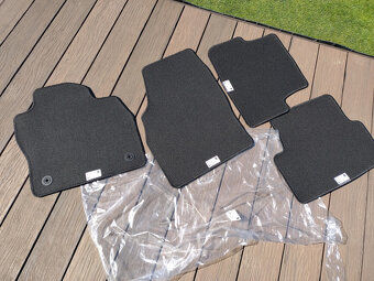 Ochranna folia na čelne sklo a koberceky do auta Škoda Fabia - 5