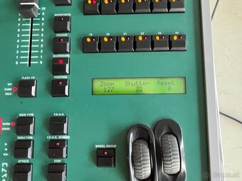 ZERO 88 MAMBO FROG sveteľný pult mixpult DMX + 27" monitor - 5