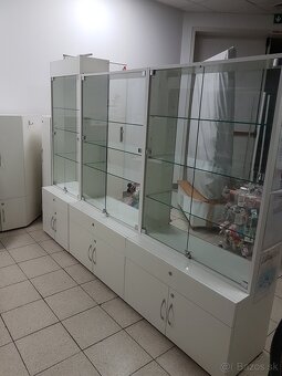 Sklenené vitríny do obchodu - 5