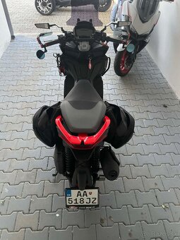 Aprilia SR GT 125 - 5