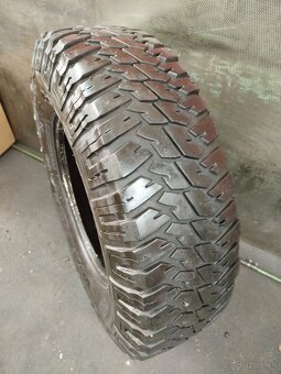 Predám rezervnú offroad pneu 235/85 R16 8mm - 5