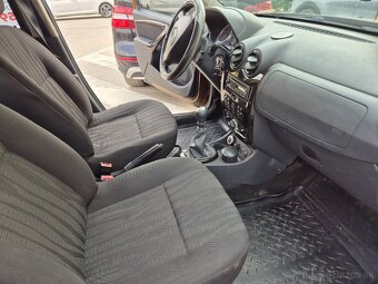 Predám  osobné auto DACIA  DUSTER 4x4 - Výborná cena - 5