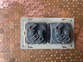 Zásuvka dvojitá sklenená čierna - 5