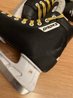 Predám hokejové korčule 38 - 5