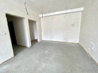 NA PREDAJ 3-izbový byt s parkovaním a pozemkom- Lipt. Hrádok - 5