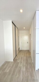 Prenájom – Moderný 2 izbový byt s parkovacím miestom BA II - 5