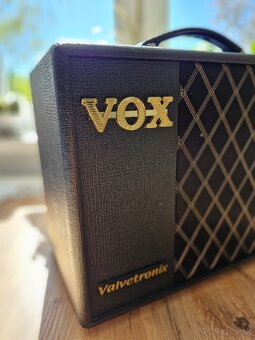 Pololampové modelingové gitarové kombo Vox VT20X 20W - 5