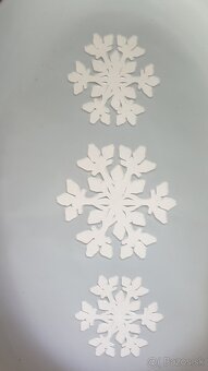 Nové - Šedé taniere s bielymi vločkami. - 5
