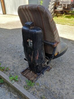 Predám sedačku na Zetor - 5