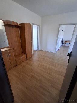 Prenájom veľkého 2 izbového bytu v Holíči - 5