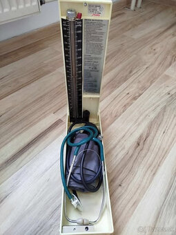 Predám starý lekársky tlakomer "TONOMETER 40 " - 5