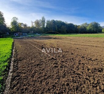 Exkluzívne len u nás Stavebný pozemok 546 m2 na výstavbu ro - 5