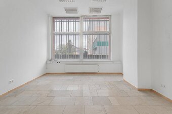 Predaj komerčných / kancelárskych priestorov v Petržalke - 5