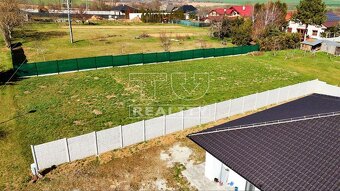 Exkluzívne na predaj stavebný pozemok v meste Beladice,... - 5