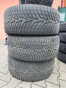 275/40R21 107W - 5