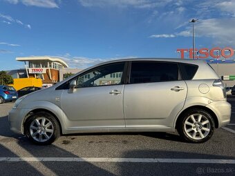 Toyota carolla verso - 5