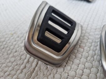 SPORTOVE PEDALE NASLAPY NA PEDALE NEREZ - 5