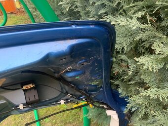 Predám zadné kufrove dvere do vw golf5 hatcback - 5