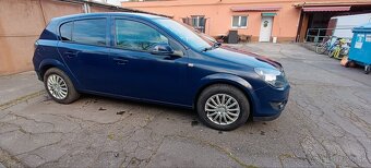 Opel Astra 2011 benzín - 5