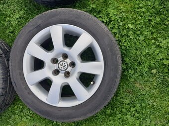 Predam 16 elek+letne gumy 205/55r16 Barum Bravuris 3 - 5