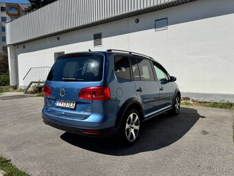 Volkswagen Touran Cross - 5