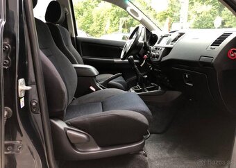 Toyota Hilux 2.5 D-4D nafta manuál 106 kw - 5